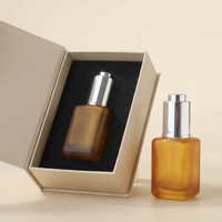 Flacon compte-gouttes carré de luxe 30 ml en verre ambré mat avec protection UV, flacon de sérum givré avec pompe à pression argentée pour huile visage