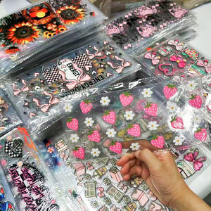 Vente directe d'usine UV DTF tasse enveloppes 16 onces flacons dessin animé Logo transfert Aufkleber étanche lavable PET gobelets - Product Image 1