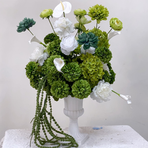 Boule de fleurs d'hortensia vert <span class=keywords><strong>et</strong></span> <span class=keywords><strong>blanc</strong></span> de 50 cm de diamètre avec des feuillages suspendus pour les centres de <span class=keywords><strong>table</strong></span> de <span class=keywords><strong>mariage</strong></span>, décoration florale - Product Image 3