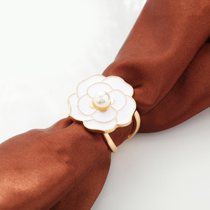 Hebilla de aleación con diseño floral para bufanda, estilo Primavera 2024, diseño metálico. - Product Image 3