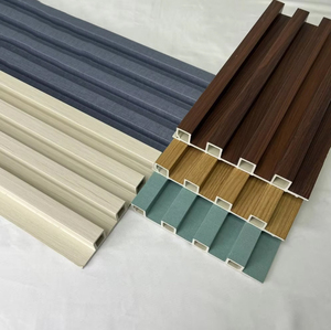 Panel de pared de rejilla para decoración de interiores con diseño de grano de madera 3D y revestimiento de Panel de pared estriado WPC compuesto de plástico y madera - Product Image 1