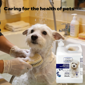 Shampoing Éclaircissant Ultra Hydratant Berry Blue pour Animaux – Améliore le Pelage, Élimine les Taches de Larmes et les Odeurs – Toilettage Canin - Product Image 2