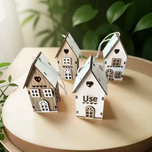 Décoration de Noël personnalisée en bois écologique petits ornements créatifs en forme de maison cadeaux suspendus - Product Image 2