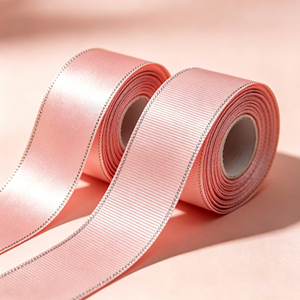 Cinta de Raso Rosa Ecológica de RPET con Borde Dorado, Cinta Impresa con Serigrafía Personalizada para Decoración de Ramos de Boda - Product Image 1
