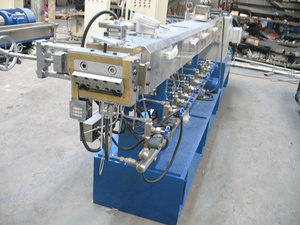 L/D = 40 KY-65 GROUPE DE MACHINE D'EXTRUDEUSE PARALLÈLE À DOUBLE VIS CO-ROTATING - Product Image 6