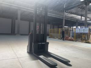 WELIFTRICH Nueva Venta Caliente 1500kg 1.5ton 3300lbs Capacidad Walkie Apilador Eléctrico ES-15K - Product Image 4