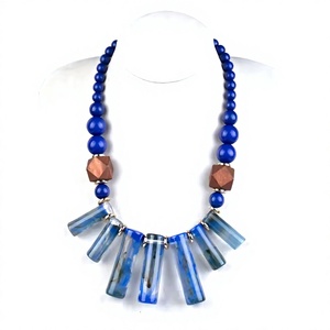 Collier élégant en résine perlée artisanale Khadim, design audacieux bohème en forme de boule pour femme, modèle KH-1459, idéal pour les événements romantiques - Product Image 1