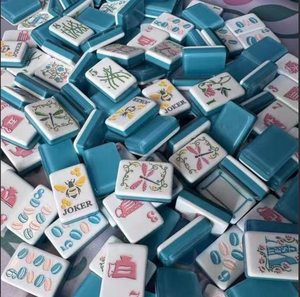 Juego de Mahjong Americano de Lujo con 160 Fichas, Serie Garden Party, Fondo Azul con Abejas, Grabado en 2 Capas, Perlas de Lujo, Miss Christmas - Product Image 2