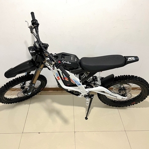 มอเตอร์ไซค์ไฟฟ้า Surron Dirt Bike Light X รุ่นปี 2026 กำลังไฟ 10 กิโลวัตต์ 72 โวลต์ มอเตอร์ขับเคลื่อนกลาง แบตเตอรี่ลิเธียม 35 แอมป์ชั่วโมง น้ำหนักเบา รุ่น Light Bee X ปี 2026 2026 Surron - Product Image 1