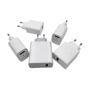 Vente directe d'usine voyage Durable multi-pays tension prise en charge 18W USB C adaptateur chargeur rapide 3 en 1