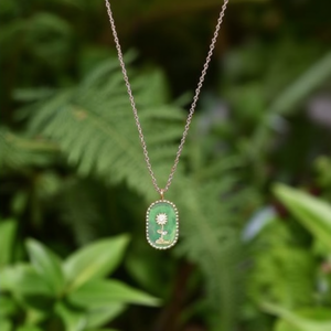สร้อยคอจี้สวยงาม สแตนเลสสตีล 316L ชุบทอง PVD ดีไซน์ดอกทานตะวันเคลือบสีเขียว เครื่องประดับที่ยั่งยืน - Product Image 3
