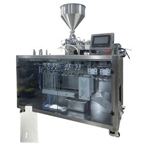 Machine de remplissage et d'emballage automatique pour sachets préformés de formes spéciales, pour eau, jus, huile nettoyante, liquides visqueux et pâte de tomate - Product Image 1
