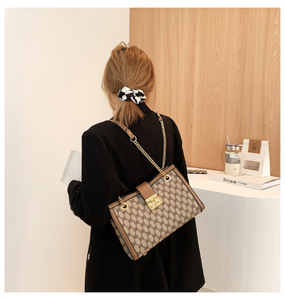 Nuevo bolso de moda Retro para mujer, diseño Simple y portátil, elegante bolso de hombro de gran capacidad con estampado para mujer - Product Image 3