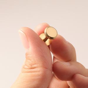 สกรูคู่สำหรับผู้ชายสไตล์ชิคาโกสลักเกลียวหัวแบนทองเหลือง H 5*10 - Product Image 5