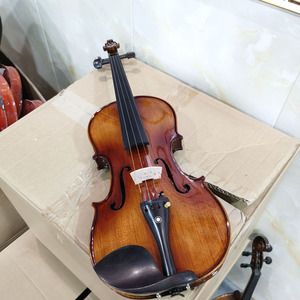Violon chinois artisanal populaire Master Painting Yashi avec table en épicéa et fond/côtés en érable pour débutant au meilleur prix - Product Image 4