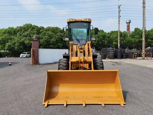 รถตักขนาดกะทัดรัด ใช้งานง่าย หมุนเวียนได้ดี พร้อมอุปกรณ์เสริมอเนกประสงค์ เหมาะสำหรับงานในพื้นที่แคบ - Product Image 4