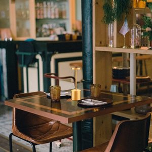 <span class=keywords><strong>Lampe</strong></span> de table <span class=keywords><strong>LED</strong></span> en aluminium de qualité supérieure, éclairage <span class=keywords><strong>sans</strong></span> <span class=keywords><strong>fil</strong></span> pour intérieur, bar, restaurant, <span class=keywords><strong>d</strong></span>îner, avec batterie intégrée - Product Image 3