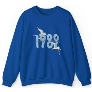 Sudadera personalizada 1989 álbum Swiftie prenda cuello redondo pulóver Taylors versión sudadera 1989 sudadera - Product Image 1