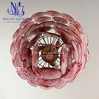 Grand lustre vintage médiéval français, suspension en verre en forme de disque tourbillonnant rose empilé pour villa, salon, salle à manger et grands espaces