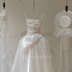 Vestido de Novia Moderno LY88 con Cuello Barco, Encaje Brillante, Volantes, Flores, Apliques de Cristal y Bordados para Fiesta - Product Image 5