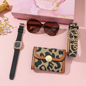 Gran oferta <span class=keywords><strong>de</strong></span> moda <span class=keywords><strong>de</strong></span> lujo al por mayor 4 Uds. Joyería para mujer estilo estampado <span class=keywords><strong>de</strong></span> <span class=keywords><strong>leopardo</strong></span> <span class=keywords><strong>gafas</strong></span> bolsa cinturón reloj <span class=keywords><strong>de</strong></span> cuarzo conjunto caja <span class=keywords><strong>de</strong></span> regalo para mujer - Product Image 3
