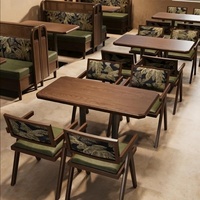 Ensemble de mobilier moderne commercial : Fauteuils de loisirs, banquettes, tables et chaises pour la restauration, les bureaux, les bibliothèques, les restaurants, les cafés et les salons de café.