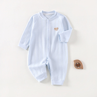 Baby Langarm-Baumwollstrampler mit Jacquard-Textur, Niedlicher Kleiner Bären-Stickerei und Vorderknöpfen, Großhandel