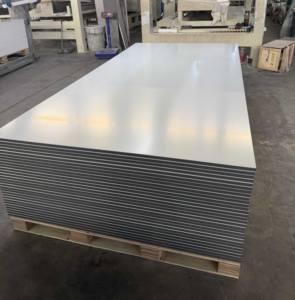 แผ่นพีวีซีเคลือบเงา 3 ชั้น ผลิตด้วยกระบวนการ CO-Extrusion - Product Image 1