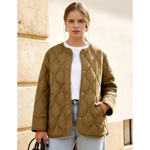 Veste matelassée légère surdimensionnée pour femme, boutonnée, avec rembourrage, poches, tissu tissé, manches longues, pour l'automne - Product Image 4