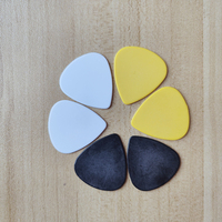 25x27mm Personnalisé Acétal Delrin Guitare Picks Personnaliser Logo Signature POM Plectre Noir Blanc Jaune Couleur Reed Gauge 1.00mm