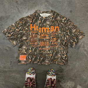 T-shirt da uomo con taglio oversize e spalle scese, stampa digitale mimetica all-over, lavaggio acido, personalizzabile - Product Image 1