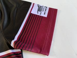 Entraîneurs de netball sur mesure unisexe pour polos 100% polyester noir rouge garniture rayures tissu tricoté col <span class=keywords><strong>polo</strong></span> unisexe - Product Image 3