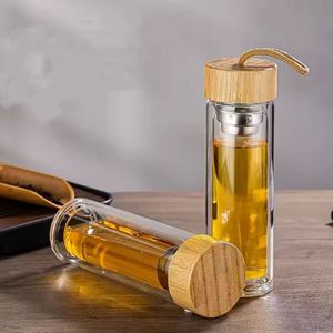 Venta al por mayor taza de vidrio de borosilicato doble con cubierta de bambú logotipo personalizable para regalos personalizados - Product Image 2
