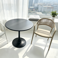 Table d'extérieur en fer massif résistante à la rouille, stable et robuste, entièrement métallique, pour patio, jardin, fête, usage extérieur