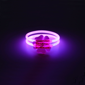 Đèn phát sáng huỳnh quang tùy chỉnh bán chạy, vòng tay cỏ bốn lá phát sáng kèm đầu nối - Product Image 2