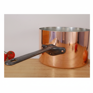 Poêle à sauce en métal de cuivre à long manche, parfaite pour la cuisson lente en petits lots et les collections de cuisine décoratives - Product Image 1