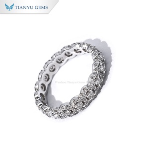 แหวนเพชรทรงกลม Tianyu Gems แบบสั่งทำพิเศษ ประดับเพชรแล็บทรงดอกไม้ ทองคำขาว 14K ฝังแบบ Pavé สำหรับผู้หญิง - Product Image 3