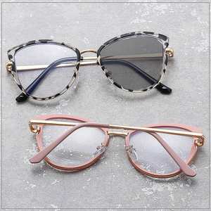 Gafas de Sol de Moda 2025 con Logotipo Personalizado, Gafas de Ojo de Gato para Mujer, Monturas de Aleación Fotocromáticas, Gafas Fotocromáticas Anti Luz Azul - Product Image 1