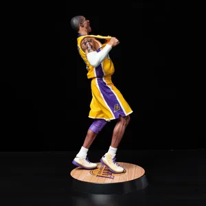 Statua con Base Decorativa per Appassionati di Sport e Collezionisti Kobe Bryant # 24 Statuette di Stelle del Basket Victory Roar da Collezione - Product Image 3