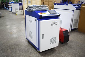 เครื่องเชื่อมไฟเบอร์เลเซอร์แบบมือถือคุณภาพสูง 1kw 2kw 3kw 1.5kw สำหรับตัดและเชื่อมสแตนเลสและคาร์บอน 1500w 2000w - Product Image 3