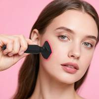 Masseur électrique pour la tête 4-en-1, lumière rouge, EMS, vibration, micro-courant, derma stamp, peigne pour la croissance des cheveux, de la barbe et du cuir chevelu