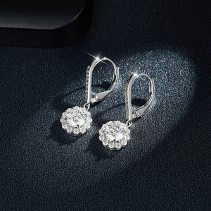 Pendientes Redondos de Moissanita de 0.5ct y 5mm con Baño de Platino y Certificado GRA - Product Image 2