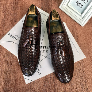 Zapatos de cuero formales y casuales de alta gama, tejidos a mano con cuero vacuno importado, ideales para ir al trabajo o a la oficina sin esfuerzo. - Product Image 4