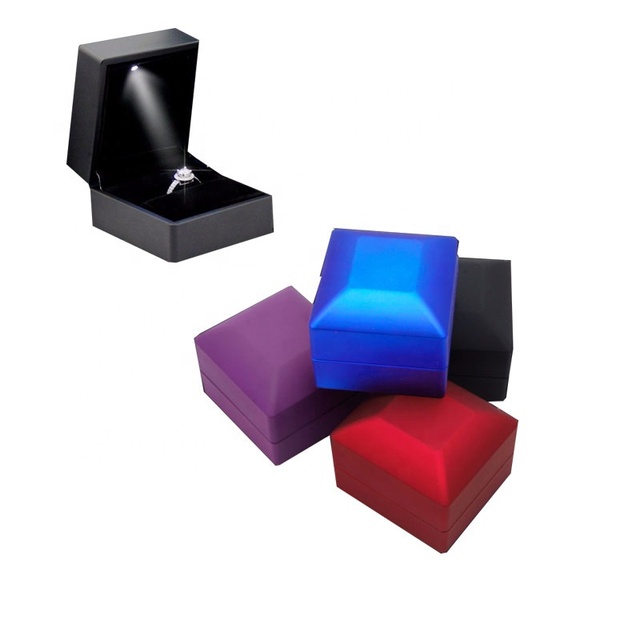 Jewerly' Box Multi-color Choices Custom logo Jewerlybox Leather Eco Friendly Big Necklace Jewelry Packaging Box with Led Light