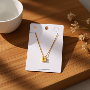 Collana con Ciondolo Lettera H Placcata Oro in Acciaio Inossidabile, Catena Minimalista a Serpente, Unisex per Uso Quotidiano - Product Image 3