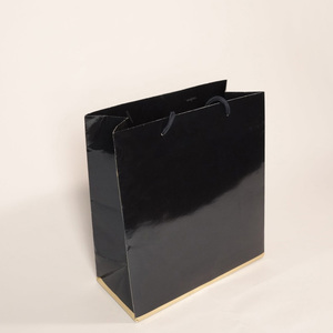 Sac en papier couché avec pelliculage et design personnalisé - Product Image 2