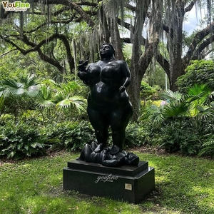 Célèbre grande taille Bronze grosse femme tenir bébé étape sur la statue de l'homme - Product Image 3