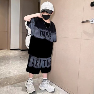 Completo Estivo per Ragazzi 2026: Set Maglietta e Pantaloncini in Misto Cotone con Motivo a Lettere, Stile Sportivo ed Elegante - Product Image 2