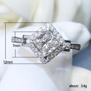 Anello con Diamante Taglio Princess F1369 in Oro Bianco Naturale Colore D Gioielli da Donna per Fidanzamento - Product Image 4