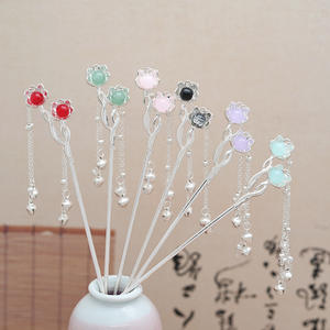 Épingle à cheveux <span class=keywords><strong>vintage</strong></span> à double fleur avec cloche de jade et pompon élégant à franges Épingle à cheveux polyvalente de style ancien - Product Image 2